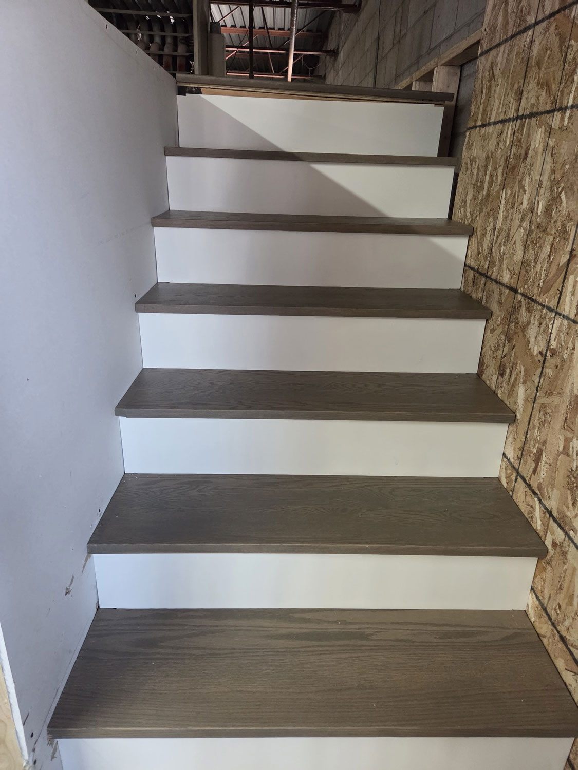 Alternating stair tread finish during construction